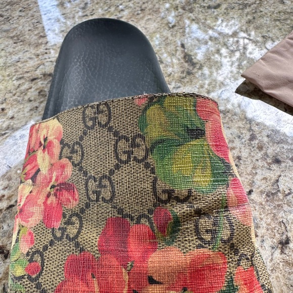 Gucci Bloom Slides size 41. Not for a picky buyer! Please ask questions first! - Picture 11 of 14